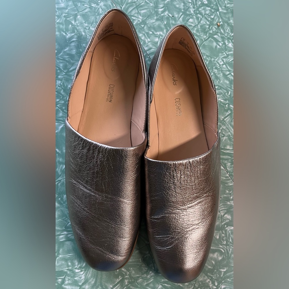 Clarks Women's Silver flats size 11